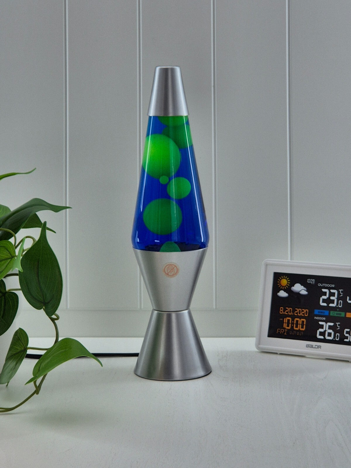 New LAVA LAMP METAL BASE 37CM LIGHT/NIGHT LIGHT/ GIFT